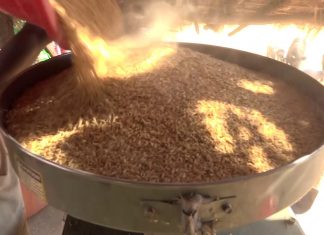 À la découverte d’une décortiqueuse permettant de séparer les riz des déchets à Bunkeya