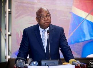 Gilbert KANKONDE effectue une visite d’inspection d’un cachot clandestin de la DGM et ordonne sa fermeture