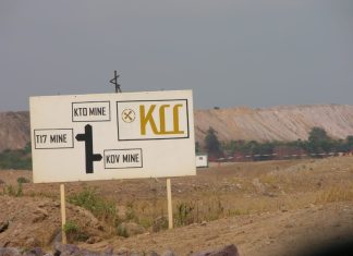 KOLWEZI : Grogne devant le bâtiment administratif de KCC, les ex agents de cette entreprise réclament leur décompte final