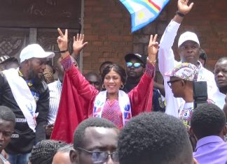 Lualaba: Nathalie Lunda Ngandu s’enrôle avec des centaines de personnes pour un deuxième mandat de Félix Tshisekedi