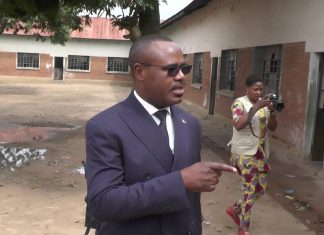 Kolwezi : Le Ministre provincial de l’éducation effectue une visite surprise dans les écoles publiques
