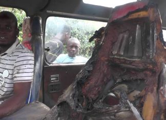 Kolwezi : Un mini-bus prend feu en pleine route