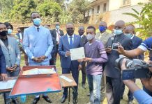 RDC/EPST : Le Ministre National a supervisé le déroulement des épreuves de l’ENAFEP à Bukavu